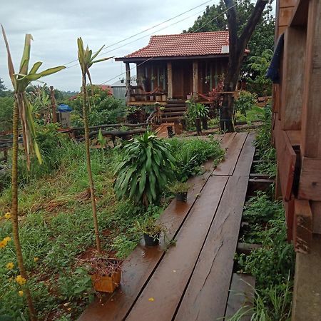 Happy Bungalow & Trekking Banlung Exterior photo