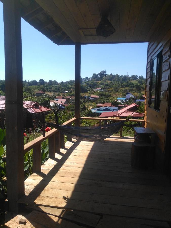 Happy Bungalow & Trekking Banlung Exterior photo